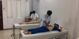 Điều trị bằng xoa bóp và vận động Điều trị bằng xoa bóp và vận động