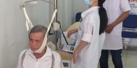 Phương pháp kéo giãn cột sống cổ Phương pháp kéo giãn cột sống cổ